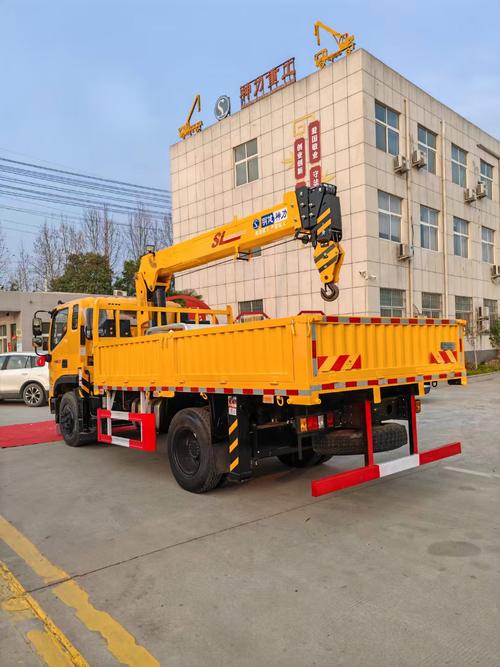 還在為隨車吊性能不夠強而苦惱？國六福田瑞沃大金剛單橋6.3噸隨車吊助你破局