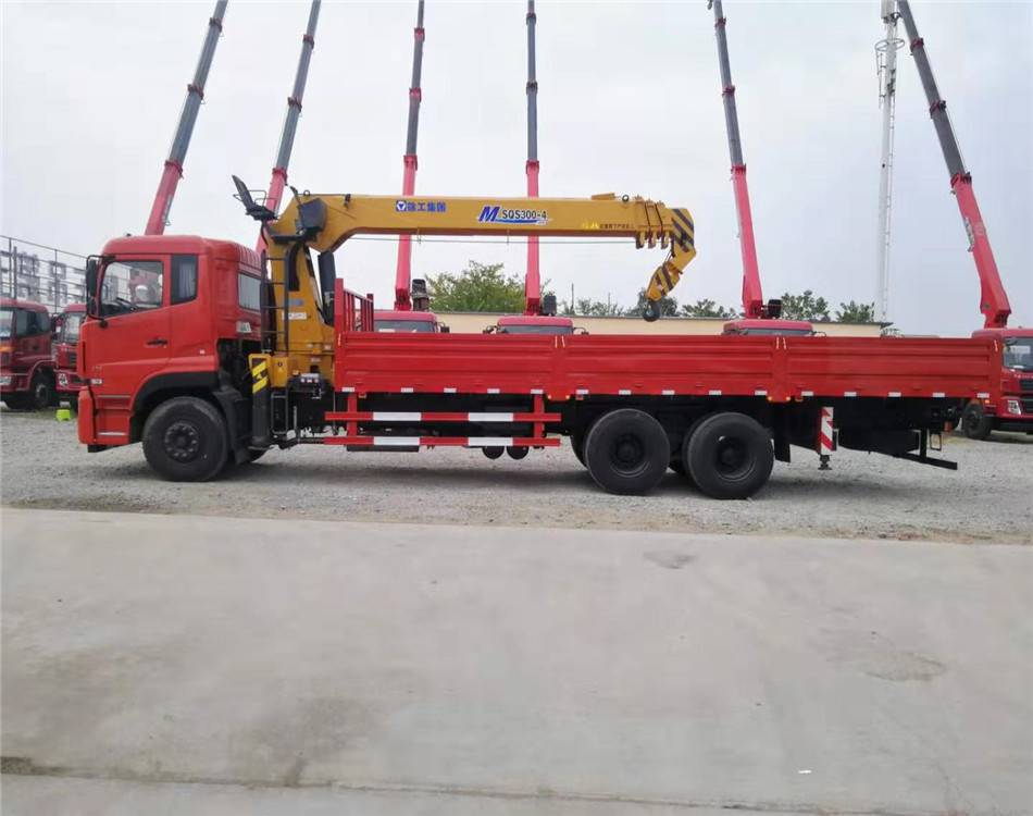 東風(fēng)天龍系列隨車吊 12噸徐工雙聯(lián)臂與前四后八配置詳解及選購(gòu)指南